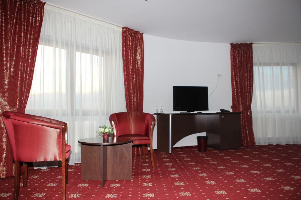 Hotel Royal 2 Urziceni Room photo