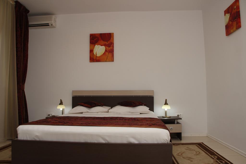 Hotel Royal 2 Urziceni Room photo