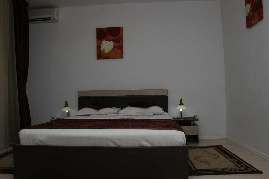Hotel Royal 2 Urziceni Room photo