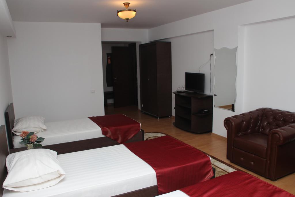 Hotel Royal 2 Urziceni Room photo